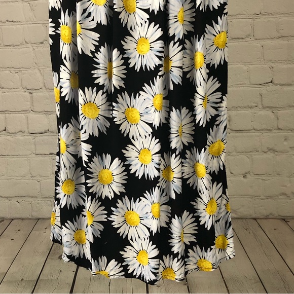 Women's AUW Black/Yellow/White Daisy Patterned Sleeveless Sundress. Size Large - Picture 8 of 16